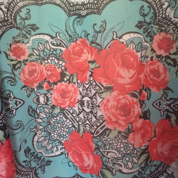 Francesca’s Kimono - Picture 2 of 4